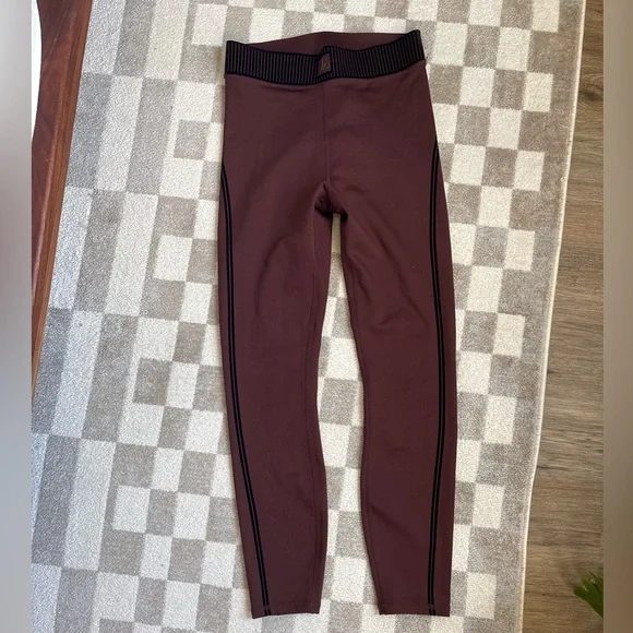 ALO Yoga Airlift High Waist 7/8 Line Up Legging Limited edition | Cherry Cola - Picture 3 of 5